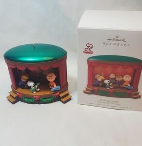 Peanuts Gang Onstage Antics Magic Lights Sound Animated Ornament 2012